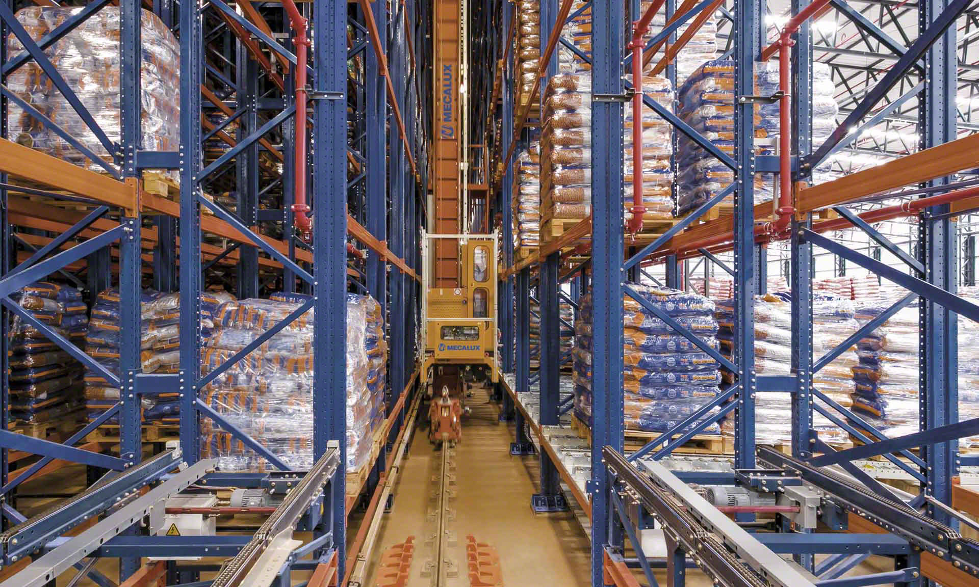 Automatische magazijnkranen verhogen de productiviteit in warehouses