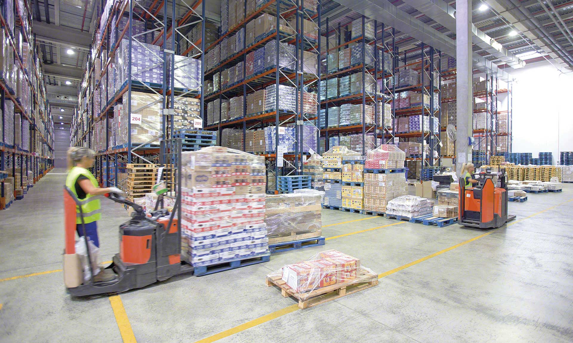 Het consolidatiemagazijn is een logistieke faciliteit die individuele bestellingen consolideert tot grotere verzendingen